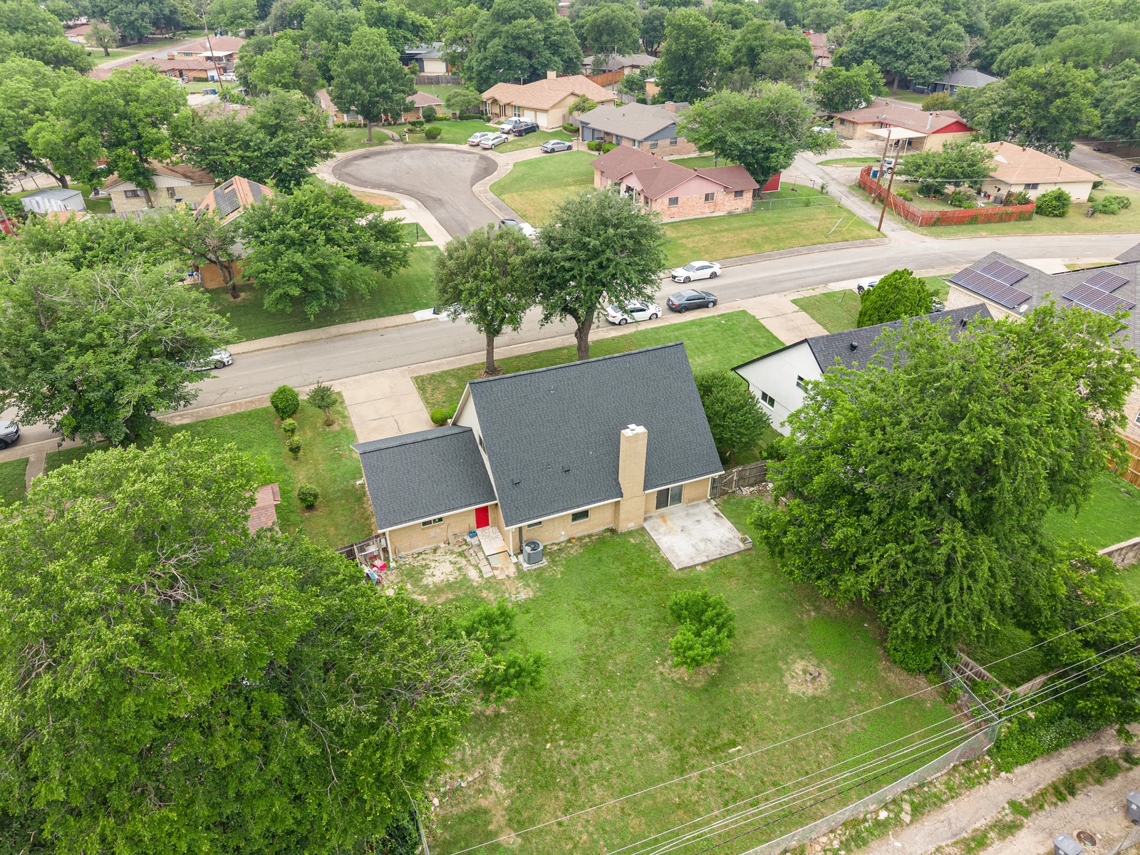 Rear aerial view of 6930 Trailcrest Drive and its yard